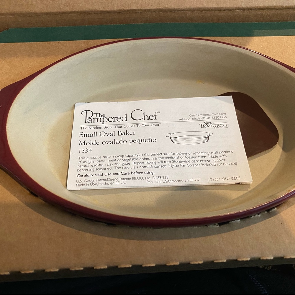 New Traditions Small Oval Baker Pampered Chef